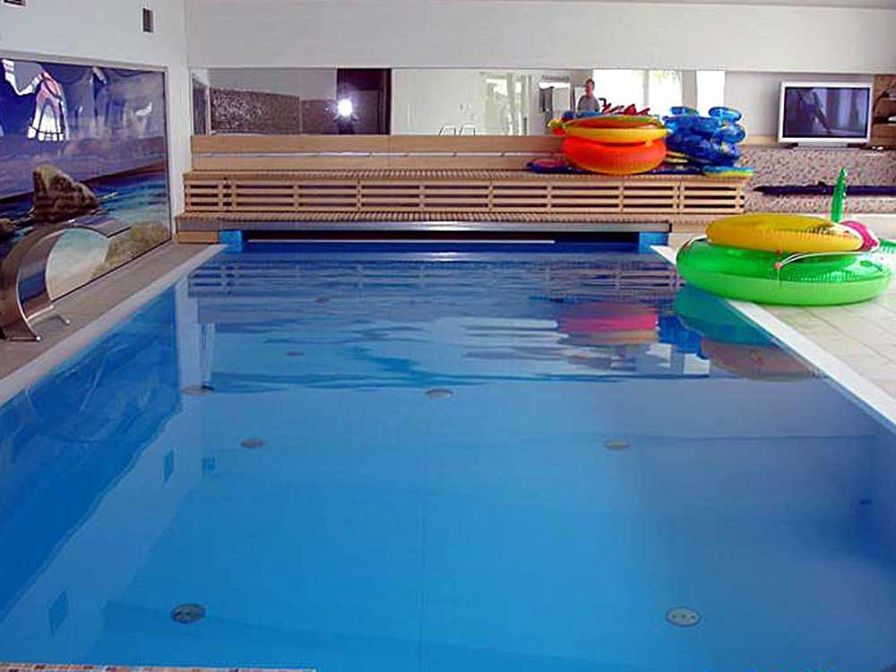 Privater Indoor-Pool Dermbach