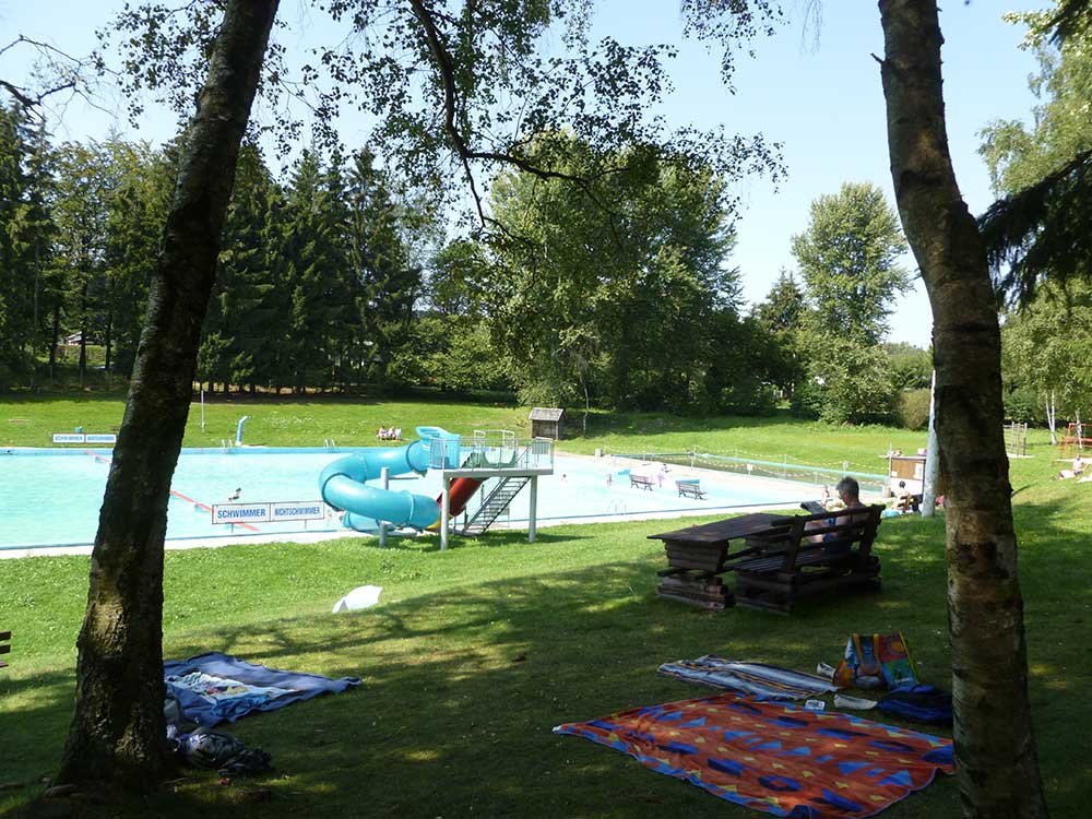 Außenbereich Freibad Großbreitenbach