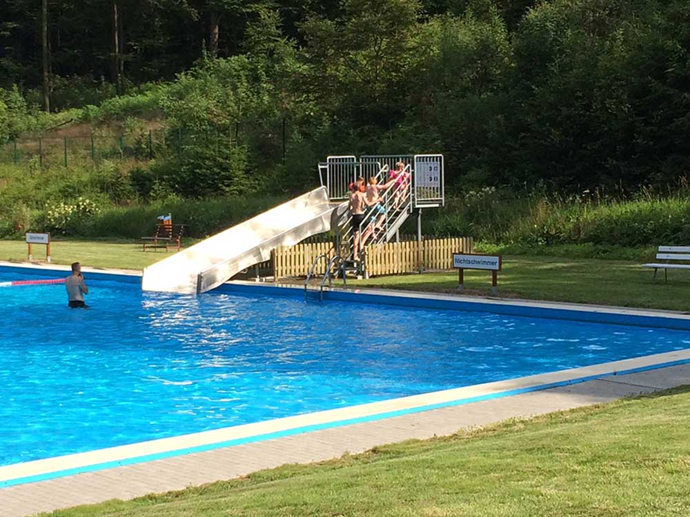 Außenbereich Freibad Großbreitenbach